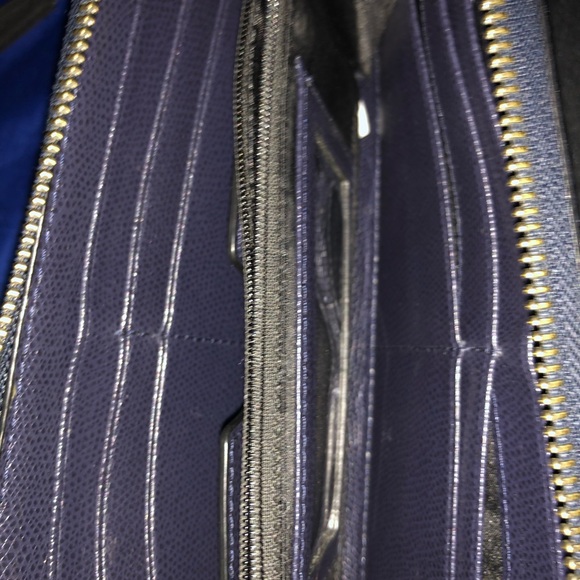 Michael Kors leather zip around wallet. - Picture 8 of 8